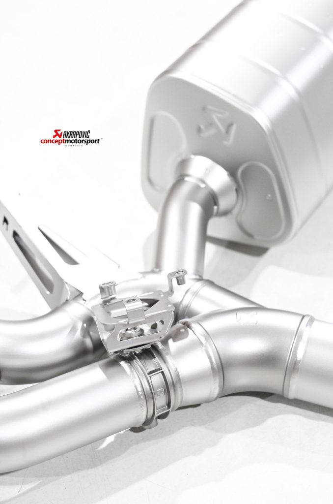 Akrapovic Evolution Line ( Titanium )