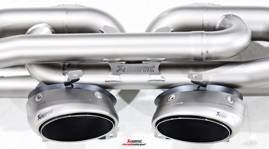 Akrapovic Slip-On Race Line (Titanium