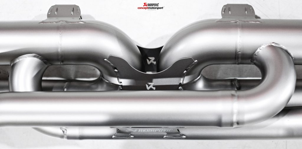 Akrapovic Slip-On Race Line (Titanium