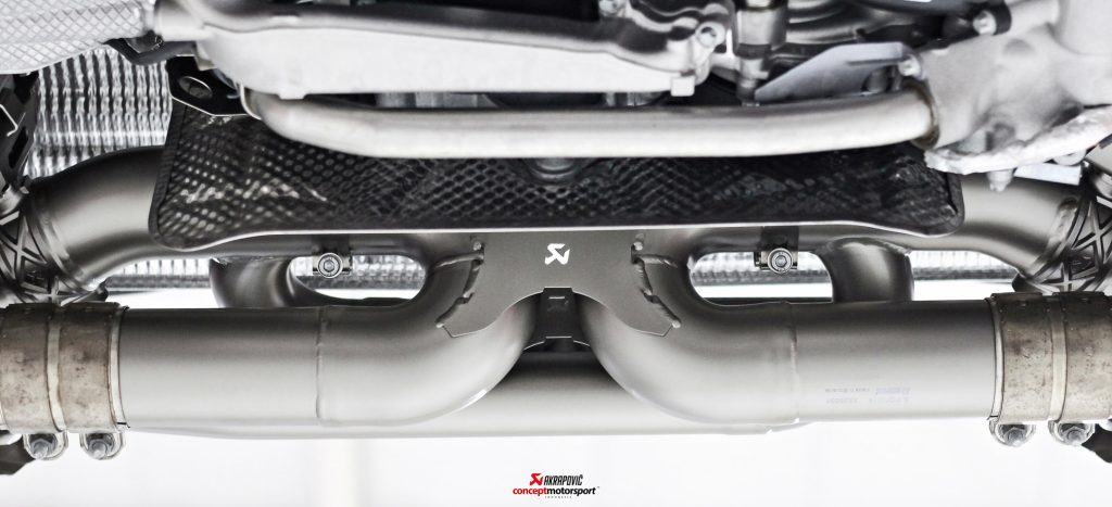 Akrapovic Slip-On Race Line (Titanium